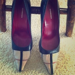 Authentic used Burberry pump! Price reduced!!!