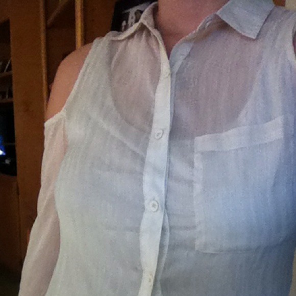 Cute light blouse with cut out shoulders. CUTE!! - Picture 2 of 3