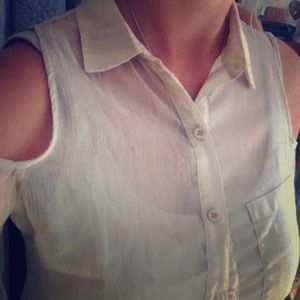 Cute light blouse with cut out shoulders. CUTE!!