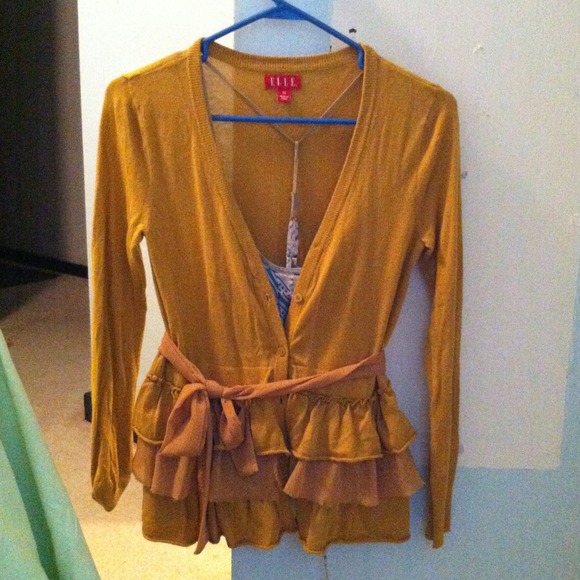 Elle ruffles sweat shirt