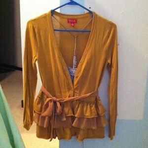 Elle ruffles sweat shirt