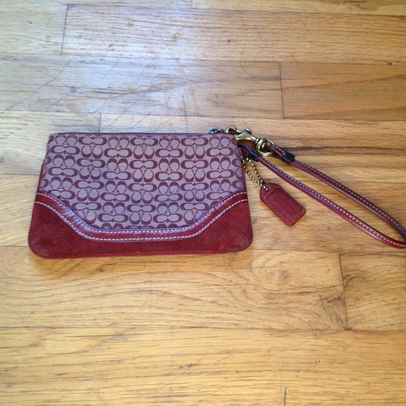 Vintage maroon coach wristlet. - Picture 1 of 3