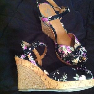 Floral wedge shoes