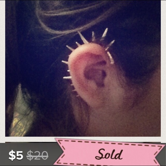 Ear cuff 🚨SOLD🚨