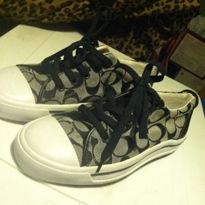 Flash sale $15 PayPal shipping thur poshmark