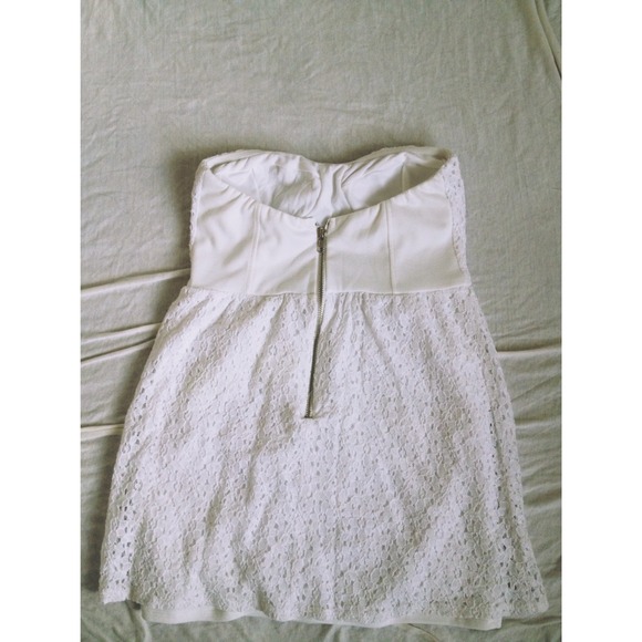🚫UNAVAILABLE🚫 super cute strapless white dress💘 - Picture 2 of 2