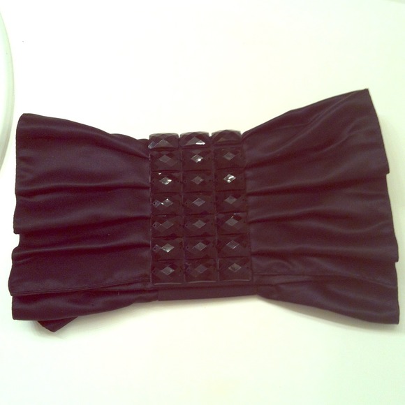 Dressy bow shaped black clutch
