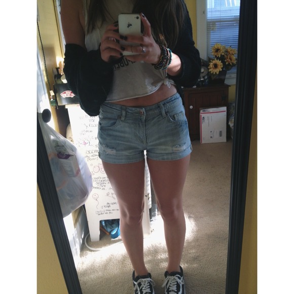 🚫SOLD🚫mid waisted H&M denim shorts - Picture 2 of 2