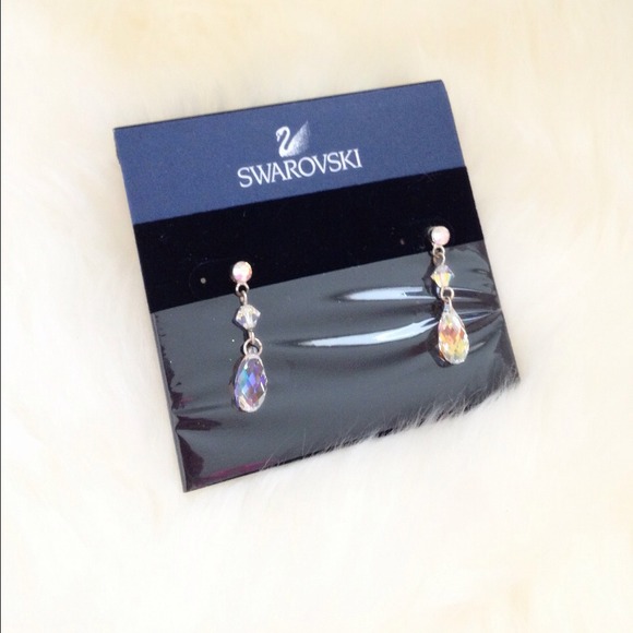 Color changing Crystal earrings - Picture 3 of 4