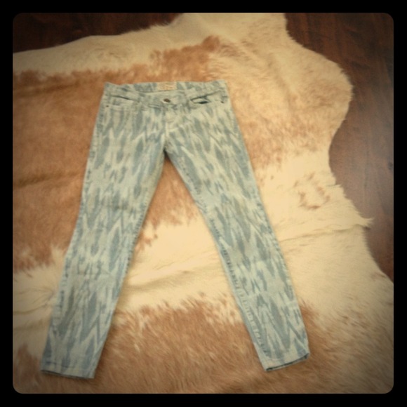 SOLD!!! Current Elliott skinny crop jeans
