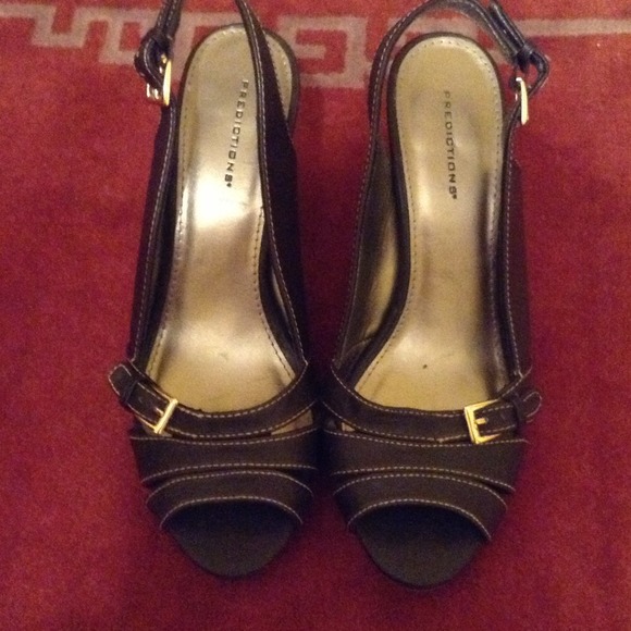 Brown Predictions heels size 6