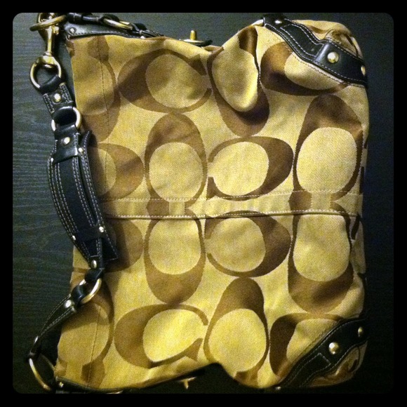 100 %Authentic !! Coach purse! Used