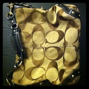 100 %Authentic !! Coach purse! Used