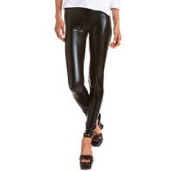 Black liquid leggings ✨