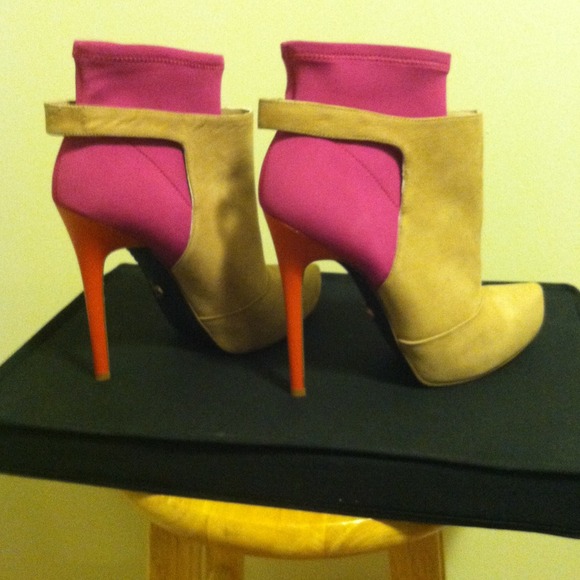 Rachel Roy Booties - Picture 2 of 4