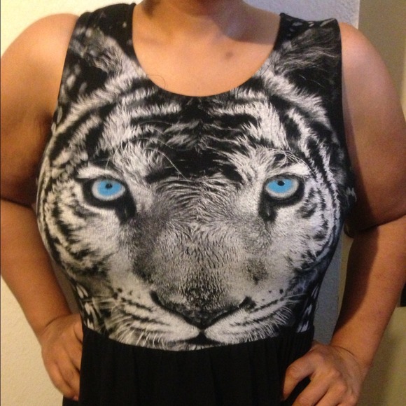 🎉HOST PICK 🎉 Tiger Dress - Picture 3 of 3