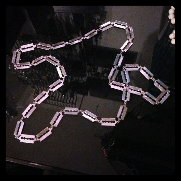Vicious Razor Blade Chain 🔪