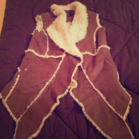 100% polyester and fur