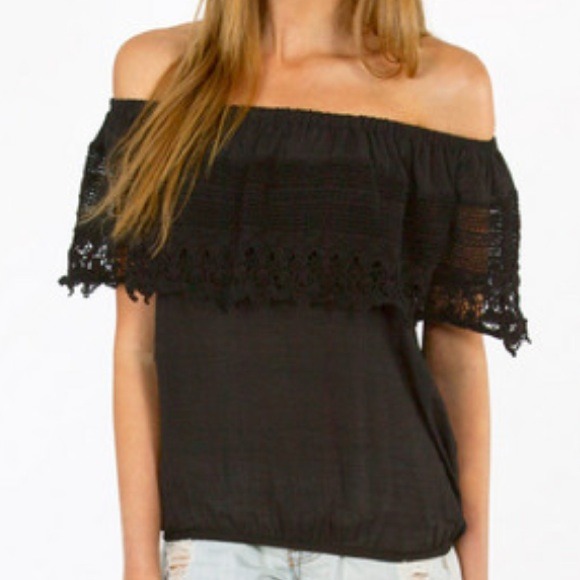 🚫🚫 SOLD 🚫🚫Tobi Off the Shoulders Blouse
