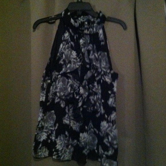 Sleeveless ruffled top NWT