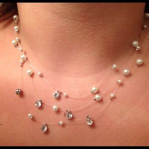 Pearl / rhinestone necklace