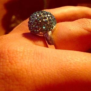 Pretty blue rhinestone ring