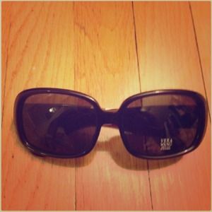 REDUCED///Vera Wang Sunglasses  NEVER WORN