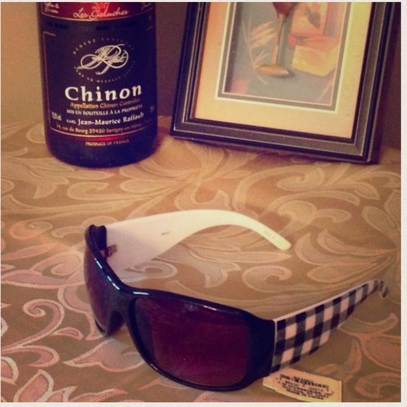 SALE ALERT!! NWT! Black&White Checkered Sunglasses - Picture 2 of 4