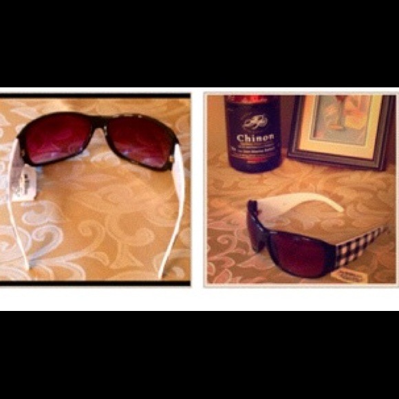 SALE ALERT!! NWT! Black&White Checkered Sunglasses - Picture 3 of 4