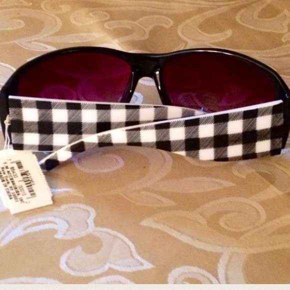 SALE ALERT!! NWT! Black&White Checkered Sunglasses - Picture 4 of 4