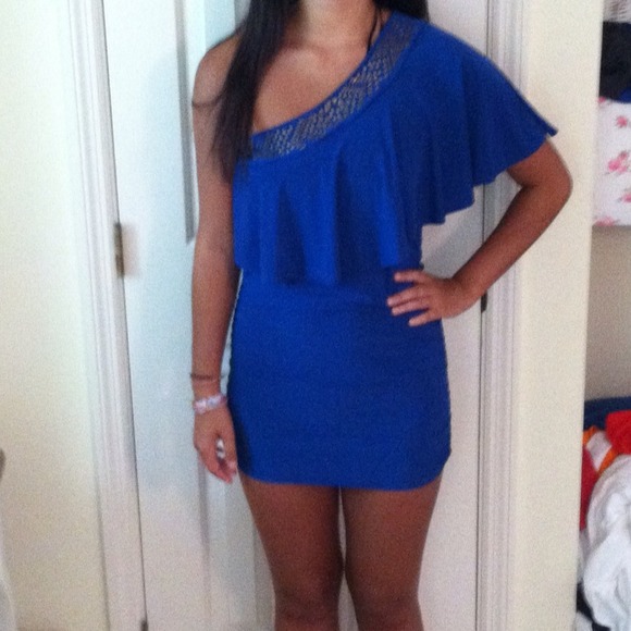 🚫SOLD🚫One-Shoulder Ruffle Top Dress - Picture 4 of 4