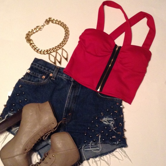 📍📍 Red cropped top 💋