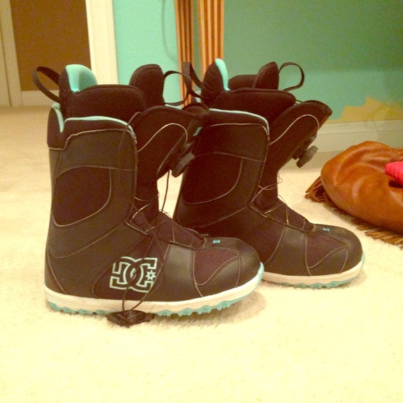 DC snowboarding boots