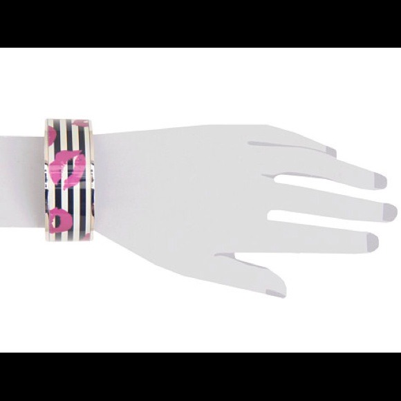 🚫Sold🚫Bow Print Bangle 🎀 - Picture 4 of 4