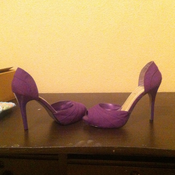 Heels - Picture 2 of 3