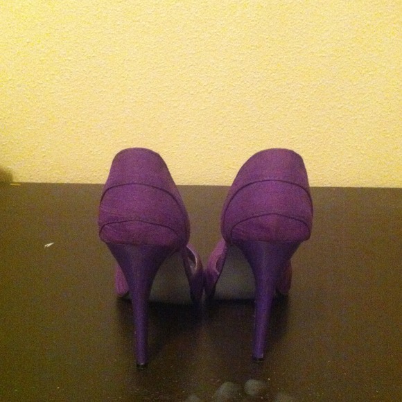 Heels - Picture 3 of 3