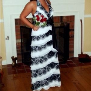 Gorgeous b/w lace dress size 10 REDUCED