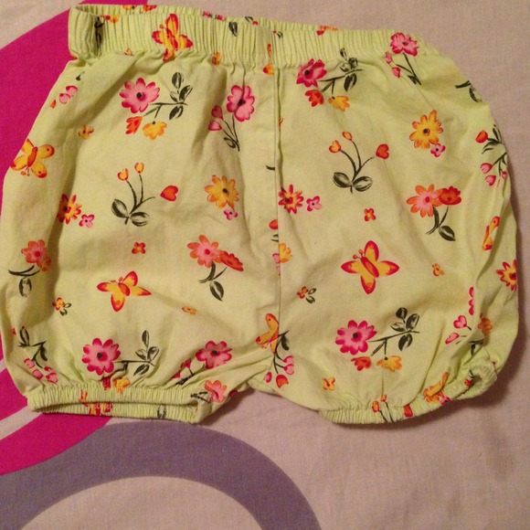 Adorable baby shirt and Matching bloomers💗 - Picture 3 of 4
