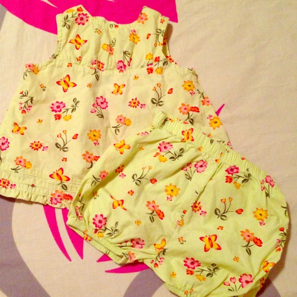 Adorable baby shirt and Matching bloomers💗 - Picture 1 of 4