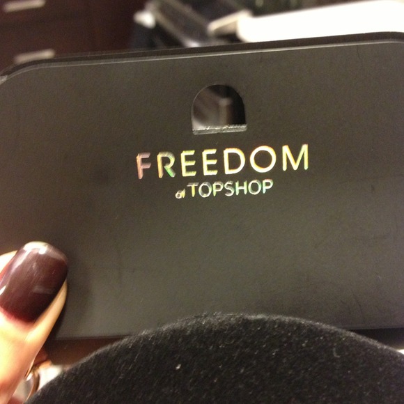 βSOLDβ - Picture 3 of 4