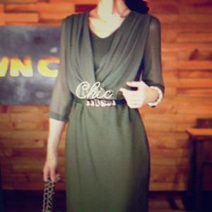 Price ✂Very Chic olive green dress