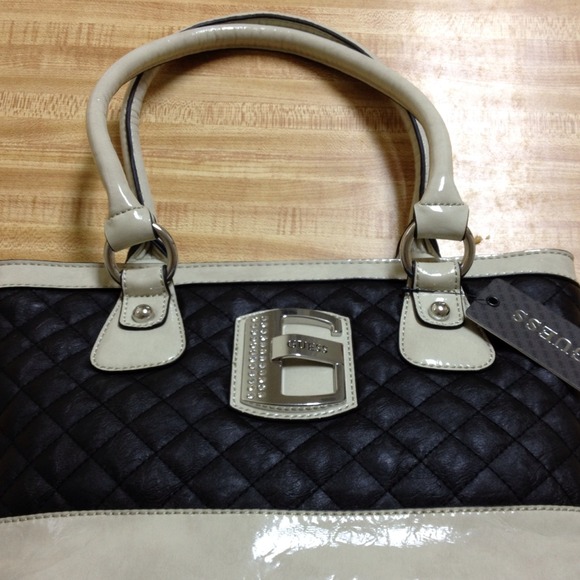 Guess handbag - Picture 1 of 1