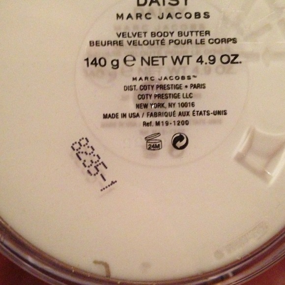 Reduced ✅Daisy by Marc Jacobs lotion - Picture 2 of 3