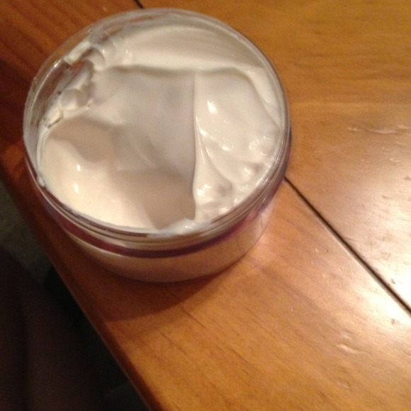 Reduced ✅Daisy by Marc Jacobs lotion - Picture 3 of 3