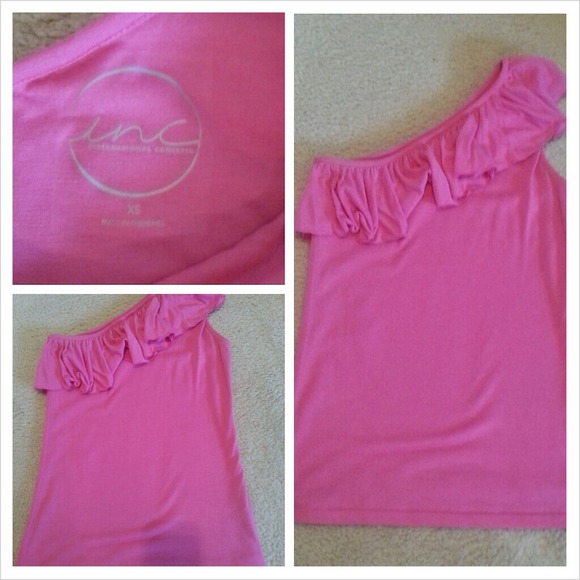 ❌SOLD❌Pink asymmetrical top with ruffles - Picture 2 of 2