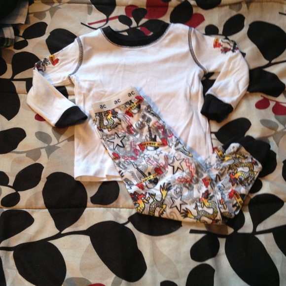 ✔️SOLD✔️Toddler Boy Pajamas Sz 18 Months