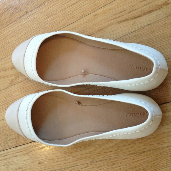 *Sold* Zara trf white flats