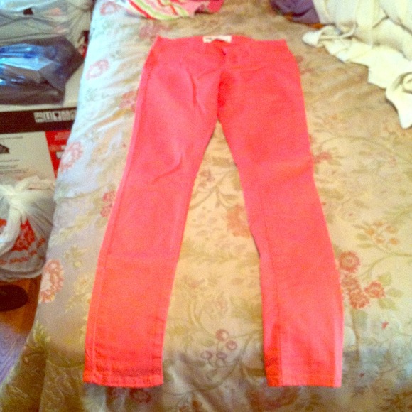 I am selling a pair of Miami Jeggings from Tilly's
