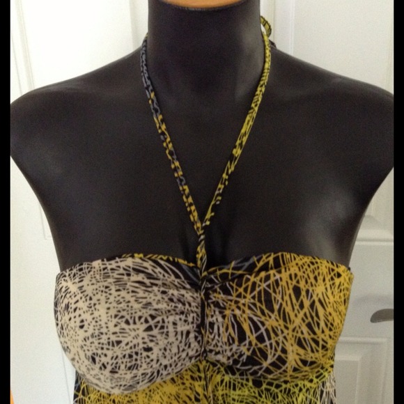 Beautiful print halter dress 🍋with uneven hemline - Picture 2 of 4