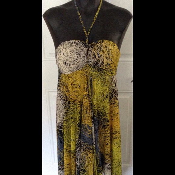 Beautiful print halter dress 🍋with uneven hemline - Picture 3 of 4